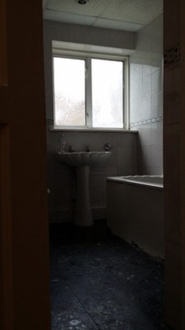  Image of 3 bedroom Terraced house to rent in Oval Road South Dagenham RM10 at OVAL ROAD SOUTH  DAGENHAM HEATH, RM10 9DS