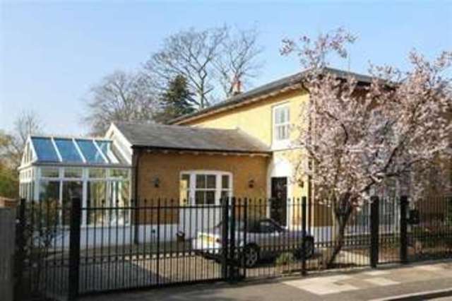  Image of 4 bedroom Detached house to rent in Clifton Road London SW19 at Morden, SW19 4QX
