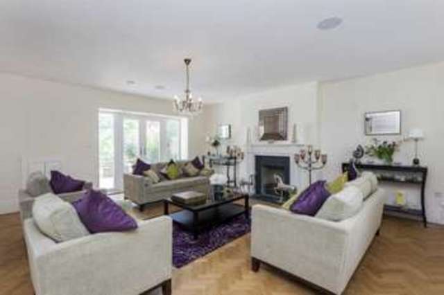  Image of 4 bedroom Detached house to rent in Clifton Road London SW19 at Morden, SW19 4QX