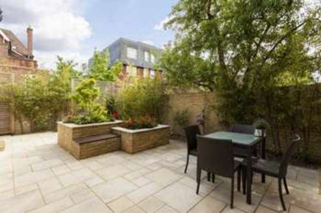  Image of 4 bedroom Detached house to rent in Clifton Road London SW19 at Morden, SW19 4QX