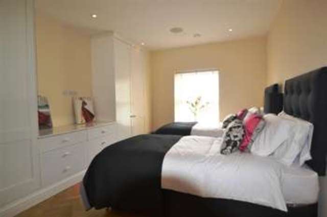  Image of 4 bedroom Detached house to rent in Clifton Road London SW19 at Morden, SW19 4QX