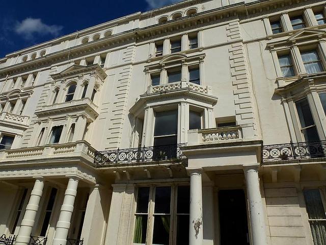  Image of 2 bedroom Ground Flat to rent in Palmeira Square Hove BN3 at Hove, BN3 2JB