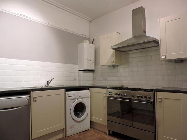  Image of 2 bedroom Ground Flat to rent in Palmeira Square Hove BN3 at Hove, BN3 2JB