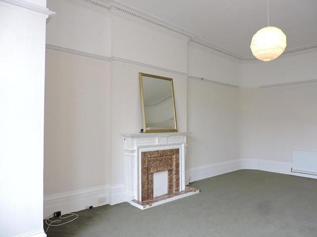  Image of 2 bedroom Ground Flat to rent in Palmeira Square Hove BN3 at Hove, BN3 2JB
