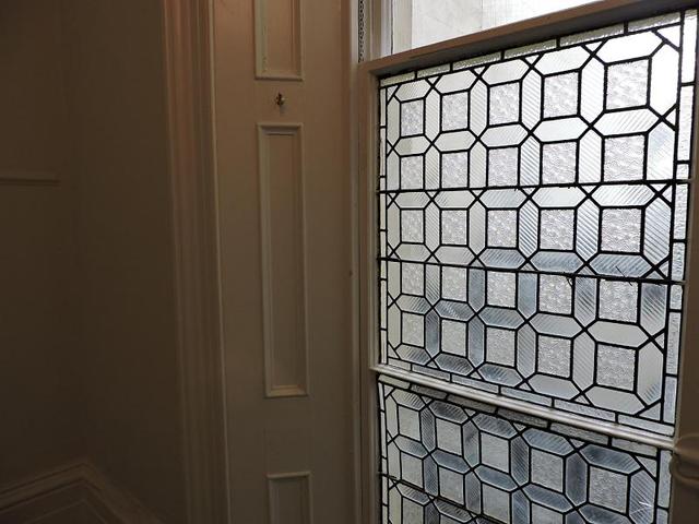  Image of 2 bedroom Ground Flat to rent in Palmeira Square Hove BN3 at Hove, BN3 2JB