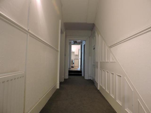  Image of 2 bedroom Ground Flat to rent in Palmeira Square Hove BN3 at Hove, BN3 2JB
