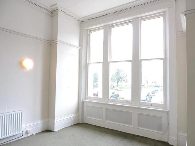  Image of 2 bedroom Ground Flat to rent in Palmeira Square Hove BN3 at Hove, BN3 2JB