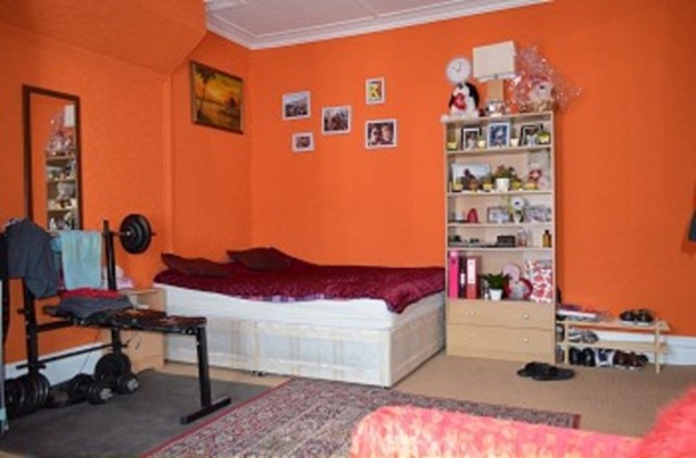  Image of Studio flat to rent in Park Avenue London N13 at Park Avenue  Palmers Green, N13 5PG