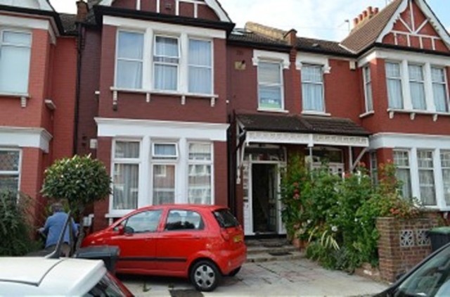  Image of Studio flat to rent in Park Avenue London N13 at Park Avenue  Palmers Green, N13 5PG