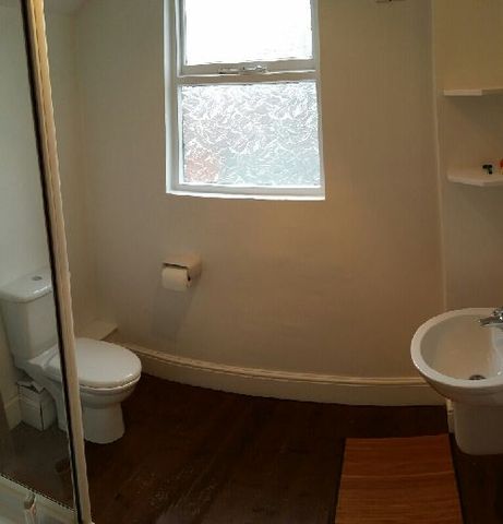  Image of 4 bedroom House Share to rent in Park Road Nottingham NG7 at Lenton Nottinghamshire Lenton, NG7 1JG