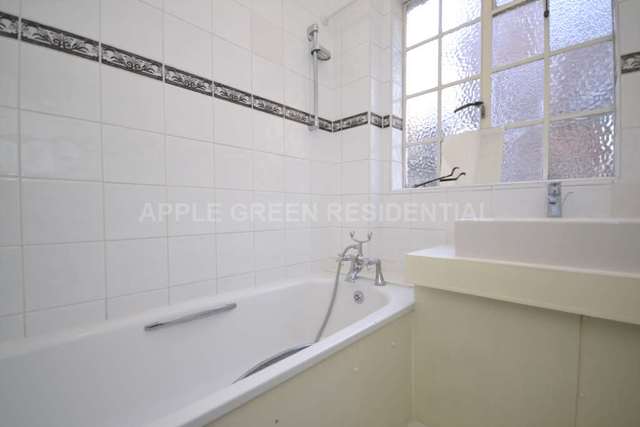  Image of 5 bedroom House Share to rent in Park Road London NW8 at Park Road St John`s Wood London, NW8 7HY