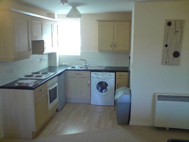  Image of 2 bedroom Flat to rent in Caerphilly Road Heath Cardiff CF14 at Llanishen Cardiff Llanishen, CF14 5ES