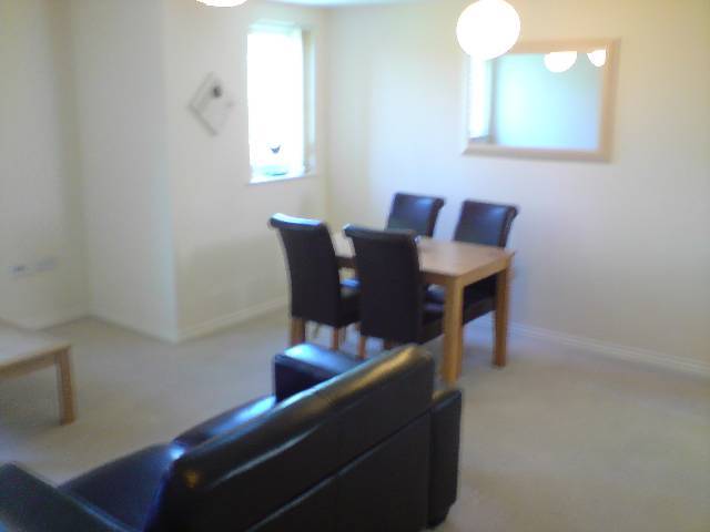  Image of 2 bedroom Flat to rent in Caerphilly Road Heath Cardiff CF14 at Llanishen Cardiff Llanishen, CF14 5ES