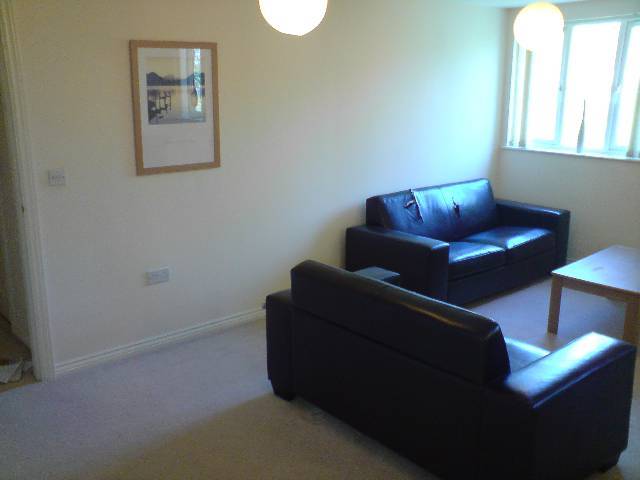  Image of 2 bedroom Flat to rent in Caerphilly Road Heath Cardiff CF14 at Llanishen Cardiff Llanishen, CF14 5ES