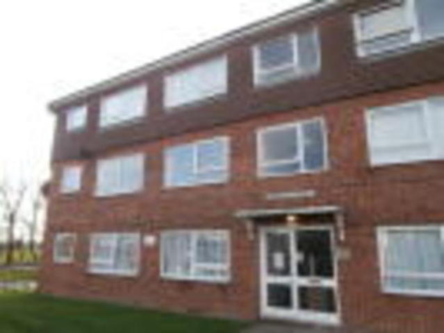  Image of 1 bedroom Flat to rent in Dryden Close Ilford IG6 at Patricia Court Dryden Close Hainault, IG6 3DZ