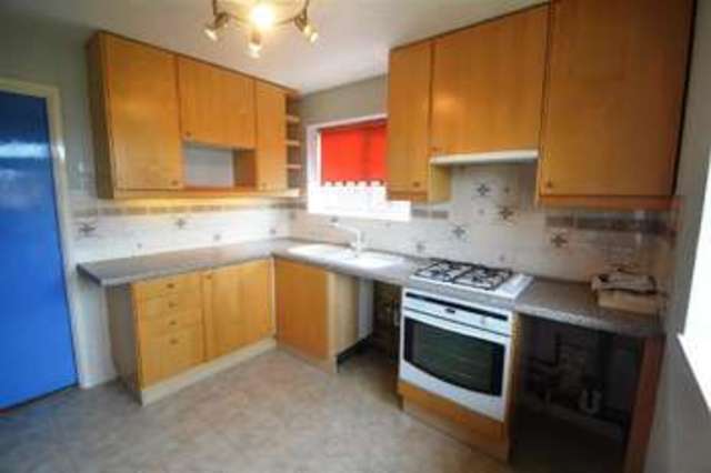  Image of 2 bedroom Apartment to rent in Central Road Morden SM4 at Morden, SM4 5RN