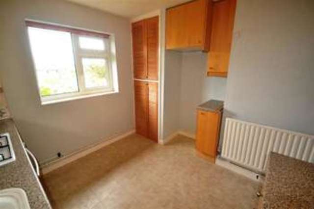  Image of 2 bedroom Apartment to rent in Central Road Morden SM4 at Morden, SM4 5RN