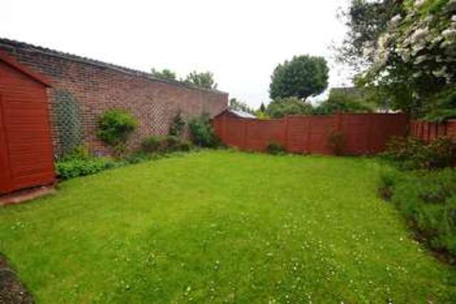  Image of 2 bedroom Apartment to rent in Central Road Morden SM4 at Morden, SM4 5RN