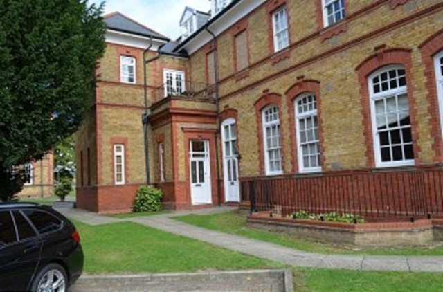  Image of 2 bedroom Flat to rent in Newsholme Drive London N21 at Penrose House Newsholme Road Winchmore Hill, N21 1TW