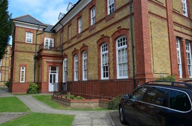  Image of 2 bedroom Flat to rent in Newsholme Drive London N21 at Penrose House Newsholme Road Winchmore Hill, N21 1TW