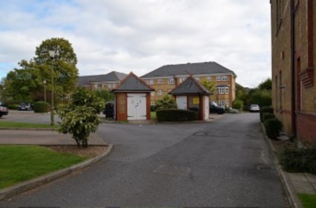  Image of 2 bedroom Flat to rent in Newsholme Drive London N21 at Penrose House Newsholme Road Winchmore Hill, N21 1TW