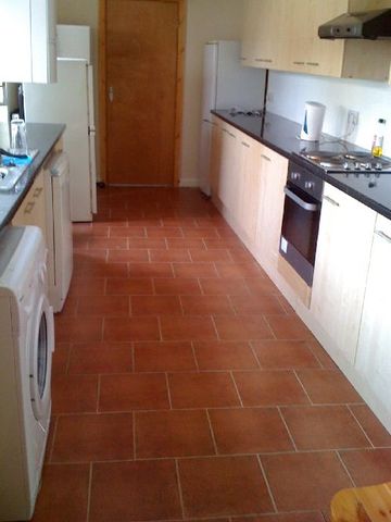  Image of 8 bedroom House Share to rent in Pershore Road Selly Park Birmingham B29 at Selly Oak West Midlands Selly Oak, B29 7NR