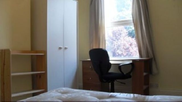  Image of 4 bedroom House Share to rent in Pershore Road Selly Park Birmingham B29 at Selly Oak West Midlands Selly Oak, B29 7NX