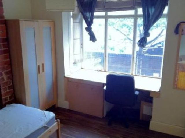  Image of 4 bedroom House Share to rent in Pershore Road Selly Park Birmingham B29 at Selly Park West Midlands Selly Park, B29 7LS