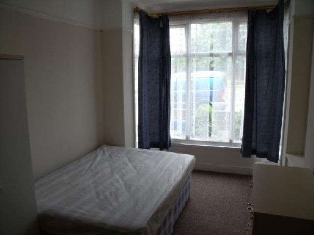  Image of 6 bedroom House Share to rent in Pershore Road Selly Park Birmingham B29 at B29 7PX  Selly Park, B29 7PX