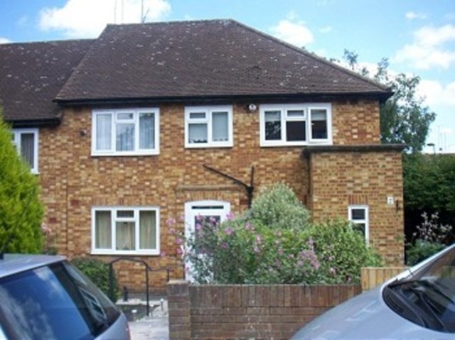  Image of 2 bedroom Flat to rent in Pilgrims Close London N13 at Pilgrims Close  Palmers Green, N13 4HX