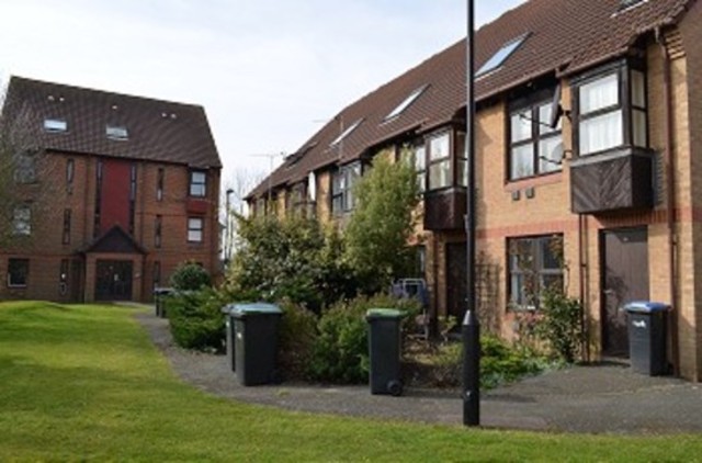  Image of 1 bedroom Ground Flat to rent in Pilgrims Close London N13 at Pilgrims Close  Palmers Green, N13 4HX