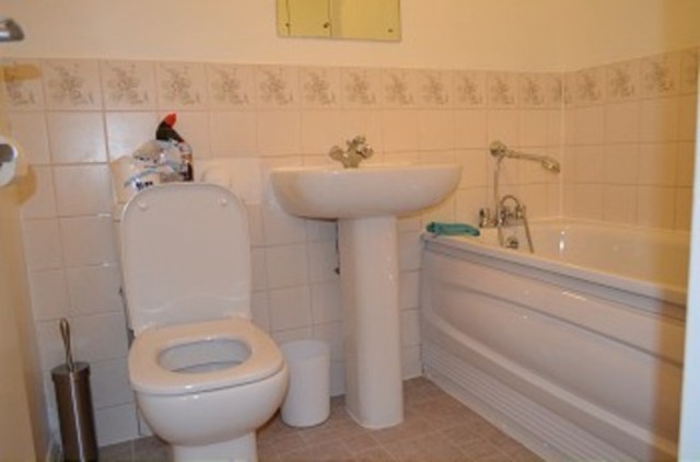  Image of 1 bedroom Ground Flat to rent in Pilgrims Close London N13 at Pilgrims Close  Palmers Green, N13 4HX