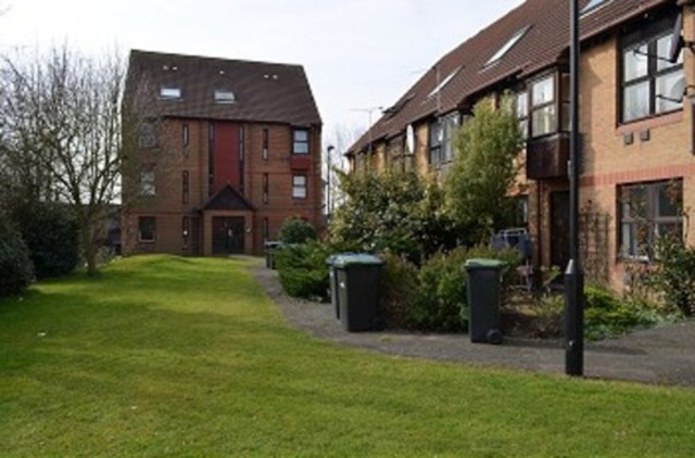  Image of 1 bedroom Ground Flat to rent in Pilgrims Close London N13 at Pilgrims Close  Palmers Green, N13 4HX