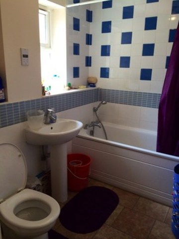  Image of 2 bedroom Flat to rent in Piper Way Ilford IG1 at PIPER WAY  ESSEX, IG1 4DE