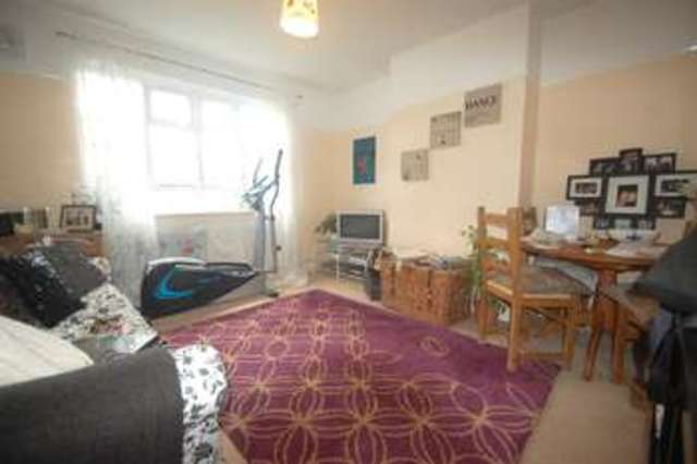  Image of 2 bedroom Maisonette to rent in Lake Road London SW19 at Wimbledon, SW19 7EH