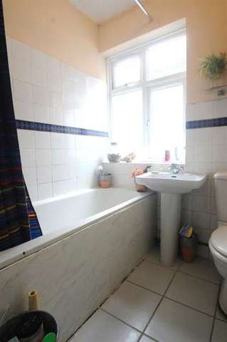 Image of 2 bedroom Maisonette to rent in Lake Road London SW19 at Wimbledon, SW19 7EH