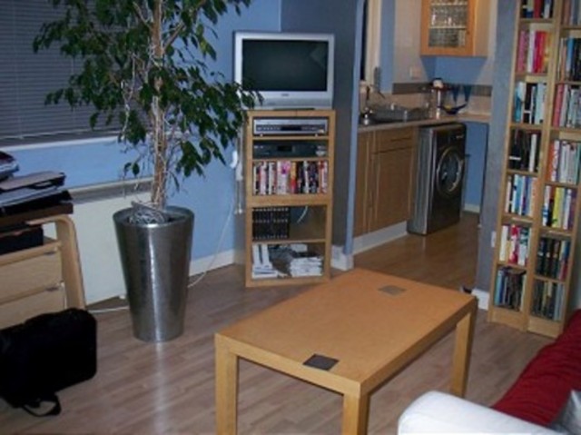  Image of Flat to rent in Plowman Close London N18 at Plowmans Close  Edmonton, N18 1XB