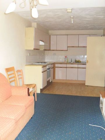  Image of 4 bedroom House Share to rent in Poole Crescent Harborne Birmingham B17 at Harborne West Midlands Harborne, B17 0PB