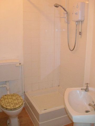  Image of 4 bedroom House Share to rent in Poole Crescent Harborne Birmingham B17 at Harborne West Midlands Harborne, B17 0PB