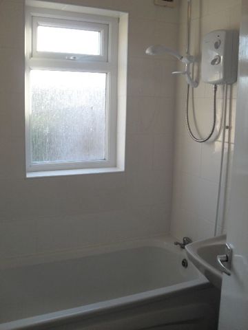  Image of 4 bedroom House Share to rent in Poole Crescent Harborne Birmingham B17 at B17 0PD  Harborne, B17 0PD