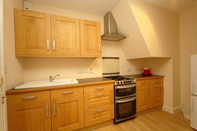  Image of 2 bedroom Flat to rent in Powys Lane London N13 at Powys Lane  Palmers Green, N13 4HN