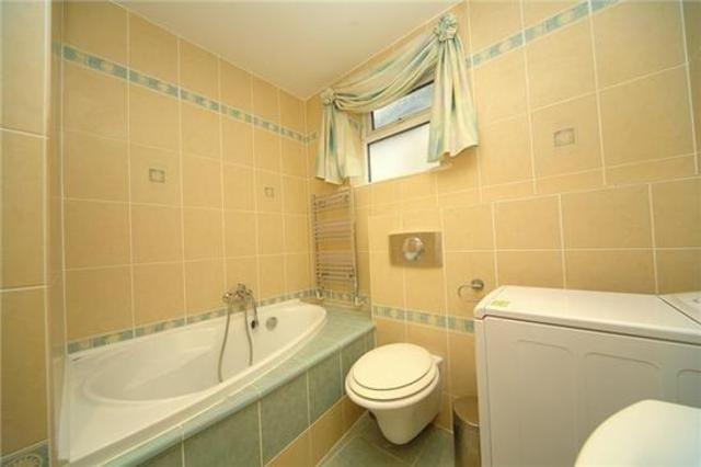  Image of 2 bedroom Flat to rent in Powys Lane London N13 at Powys Lane  Palmers Green, N13 4HN