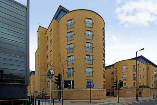  Image of 3 bedroom Apartment to rent in Taeping Street London E14 at Premier Place  Canary Wharf, E14 9UN