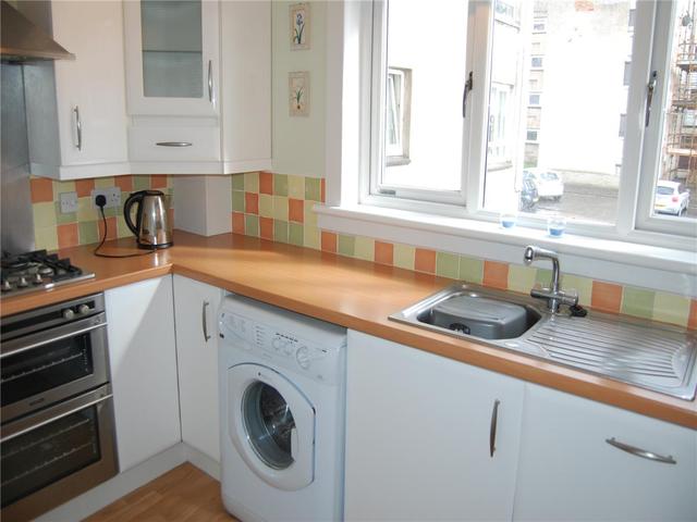  Image of 2 bedroom Flat to rent in Primrose Crescent Motherwell ML1 at Motherwell North Lanarkshire North Lanarkshire, ML1 2RF