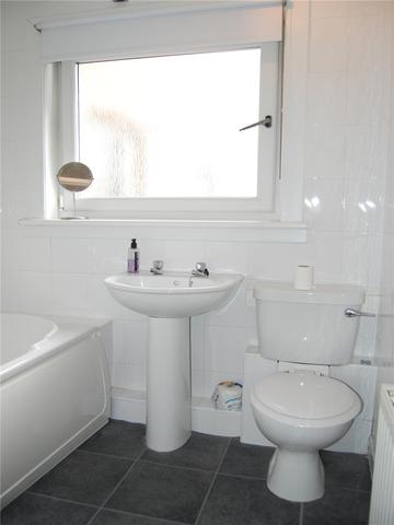  Image of 2 bedroom Flat to rent in Primrose Crescent Motherwell ML1 at Motherwell North Lanarkshire North Lanarkshire, ML1 2RF