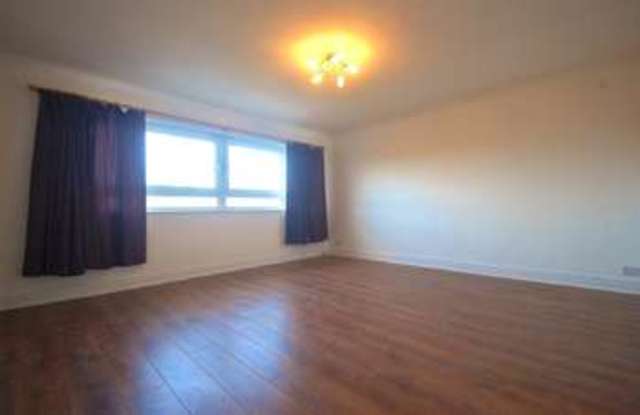  Image of 2 bedroom Apartment to rent in Princes Road London SW19 at Wimbledon, SW19 8RQ