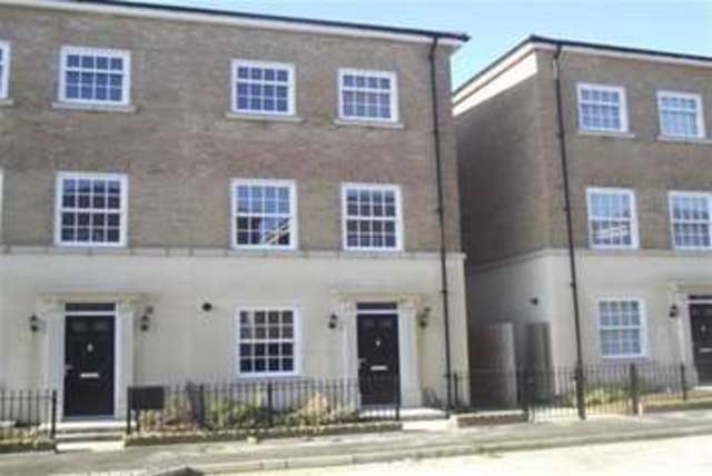  Image of 4 bedroom Detached house to rent in The Avenue Corby NN17 at Corby, NN17 5EE
