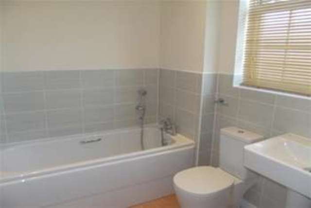  Image of 4 bedroom Detached house to rent in The Avenue Corby NN17 at Corby, NN17 5EE