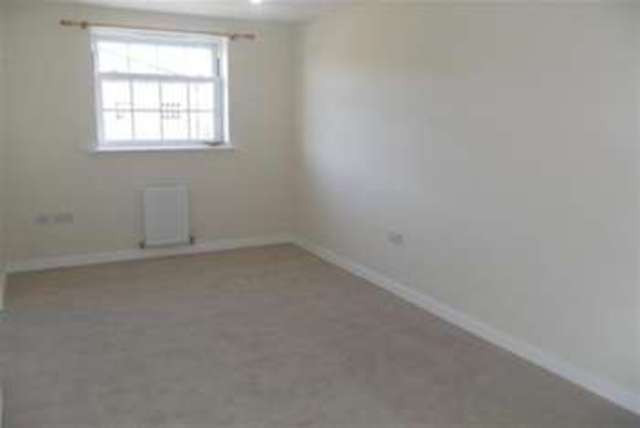  Image of 4 bedroom Detached house to rent in The Avenue Corby NN17 at Corby, NN17 5EE