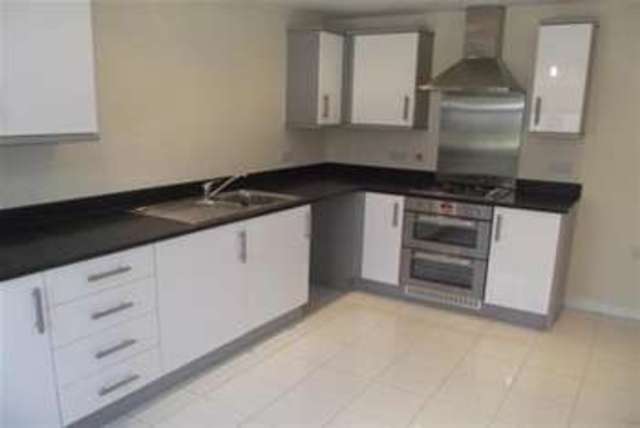  Image of 4 bedroom Detached house to rent in The Avenue Corby NN17 at Corby, NN17 5EE